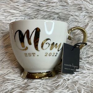 “Mom est. 2022” White & Gold Coffee Mug